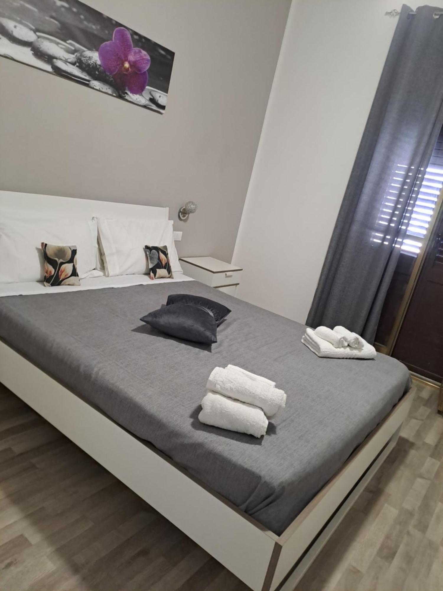 Bedroom La Stazione Palermo Bagian luar foto
